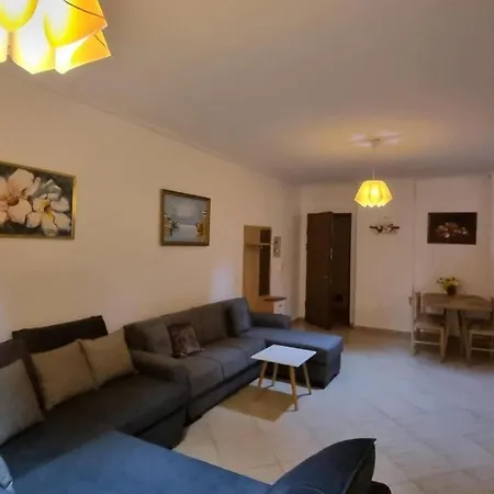 Lea's 2 * Sarande