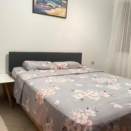 Lea's 2 Apartment *