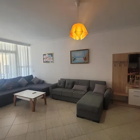 Lea's 2 Sarandë